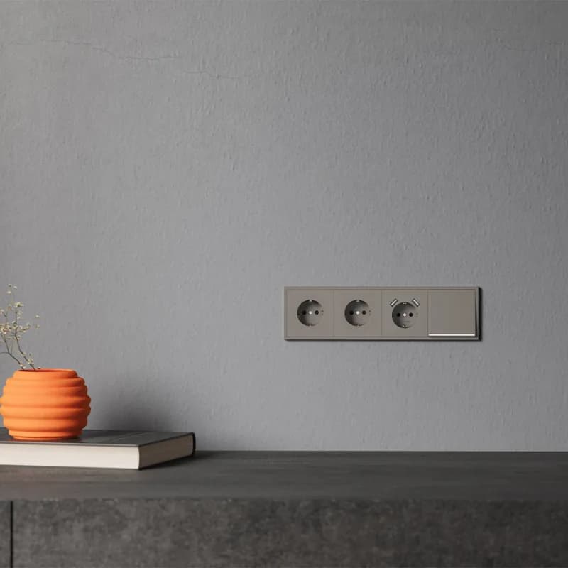 Накладка для розетки с заземлением и защитными шторками, S70 (капучино)