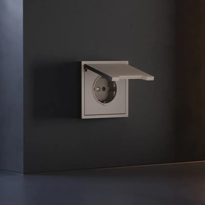 Накладка для розетки с заземлением, защитными шторками и крышкой, S70 (капучино)