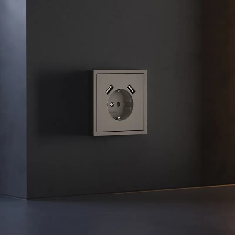 Накладка для розетки с заземлением и защитными шторками, с USB A+A, S70 (капучино)