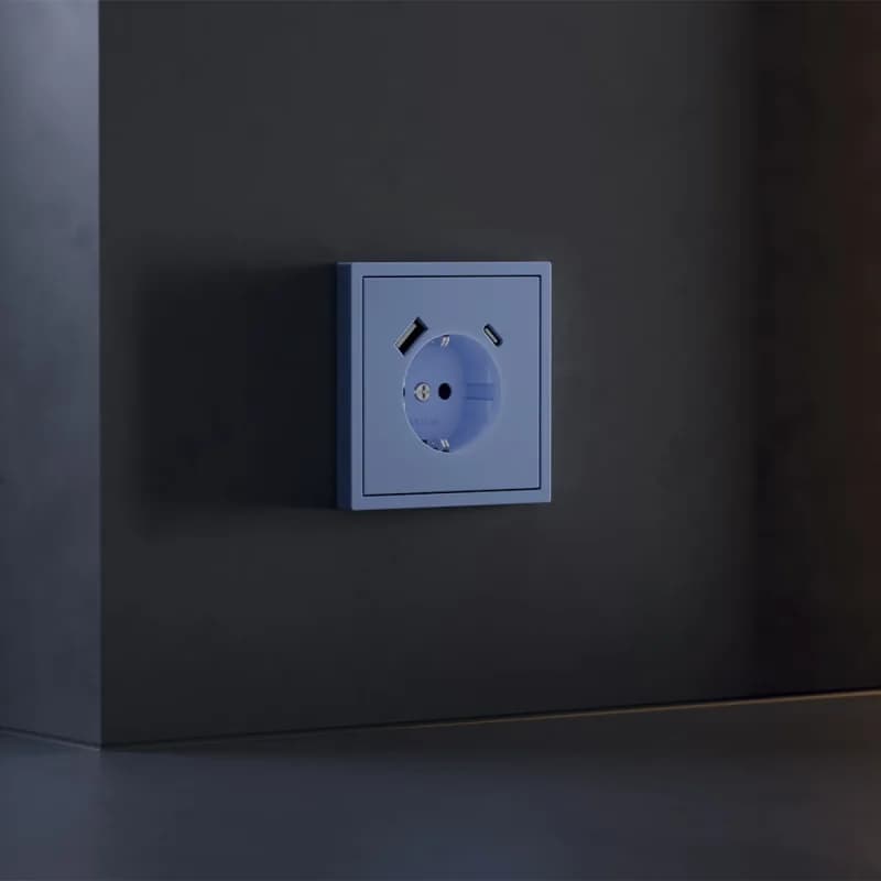 Накладка для розетки с заземлением и защитными шторками, с USB A+C, S70 (деним)