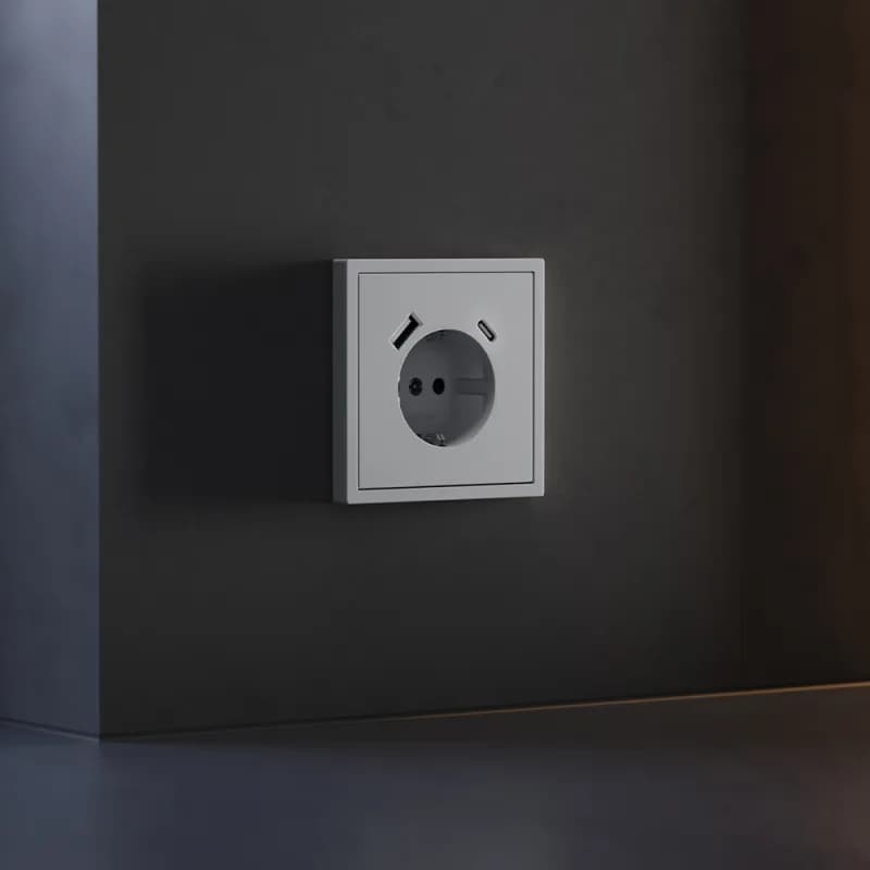 Накладка для розетки с заземлением и защитными шторками, с USB A+C, S70 (серый)