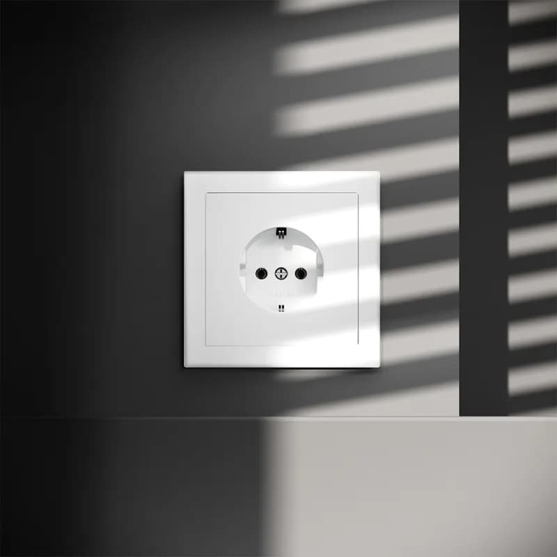 Розетка встраиваемая VOLTUM S70 с заземлением 16А, (белый матовый)