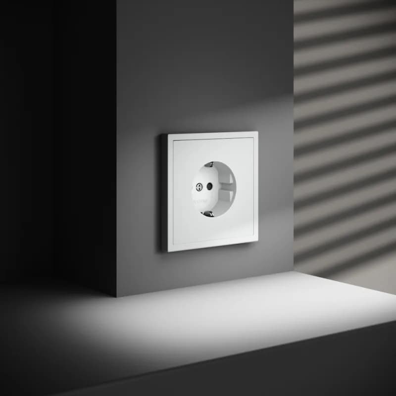 Розетка встраиваемая VOLTUM S70 с заземлением и защитными шторками, 16А, (белый матовый)