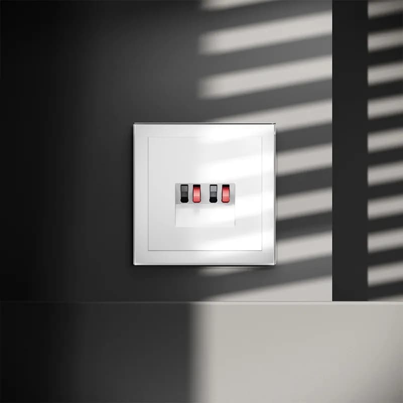 Розетка акустическая встраиваемая VOLTUM S70 4-местная, (белый глянцевый)