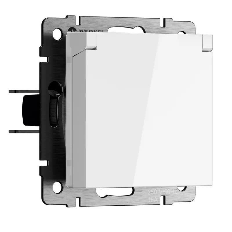 розетка с заземлением, шторками и защитной крышкой
