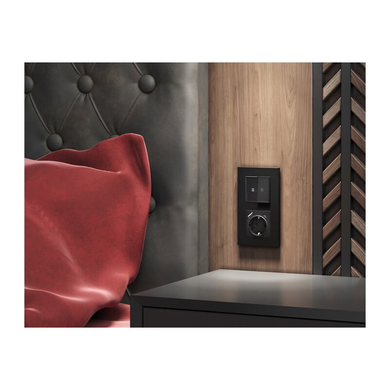 Комплект механизма электрической розетки ALFA Черный матовый 2USB A+C 20W (быстрая зарядка) с/з QUANT (AP8100, VM160)