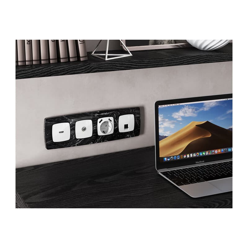 Комплект механизма компьютерной розетки RJ-45 экранированной с автоматической защитной шторкой OMEGA Белый глянец QUANT (OP1120, VM185)