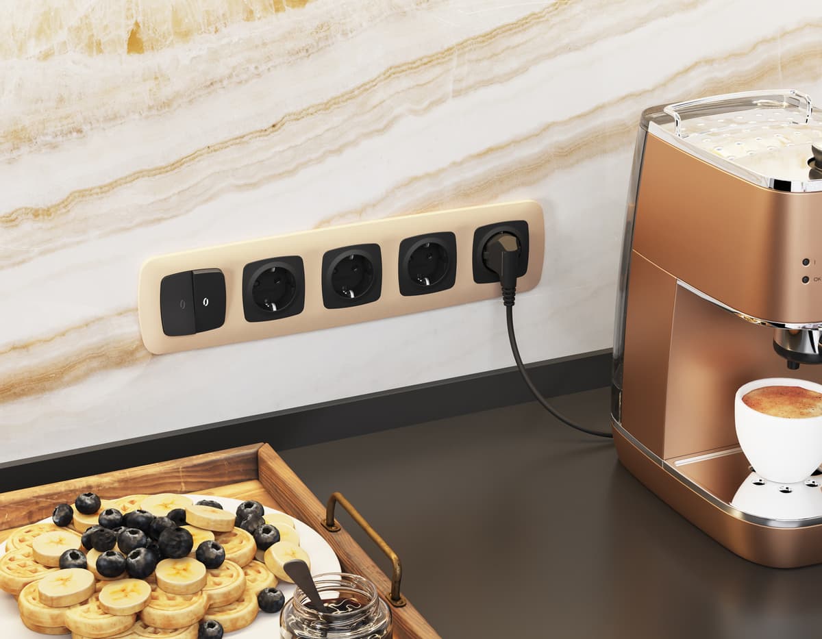 Комплект механизма электрической розетки OMEGA Черный матовый с/з на винтовых зажимах QUANT (OP8060, VM141)