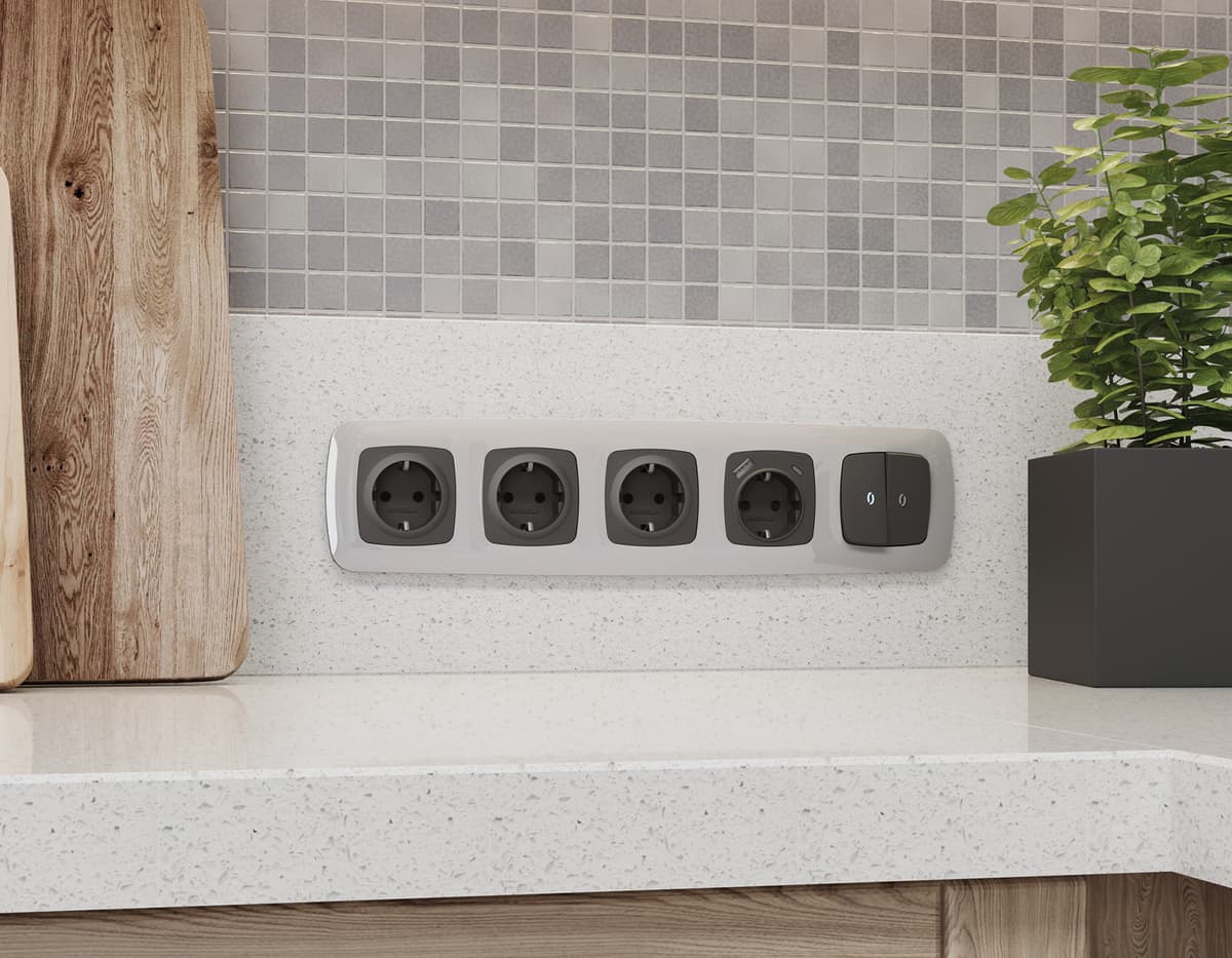 Комплект механизма электрической розетки OMEGA Графит мягкое касание 2USB A+C 20W (быстрая зарядка) с/з QUANT (OP9100, VM160)